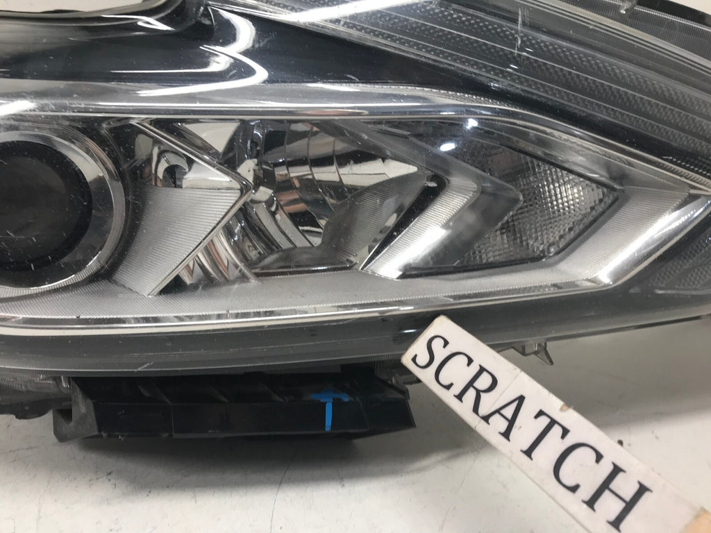 Headlight Damaged Right passenger RH 2016 2017 2018 Nissan Altima 260109HS0A OEM