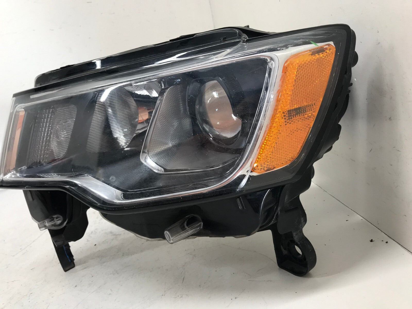 Headlight Damaged Halogen RH Right Jeep Grand Cherokee 17-2021 68289235AC OEM