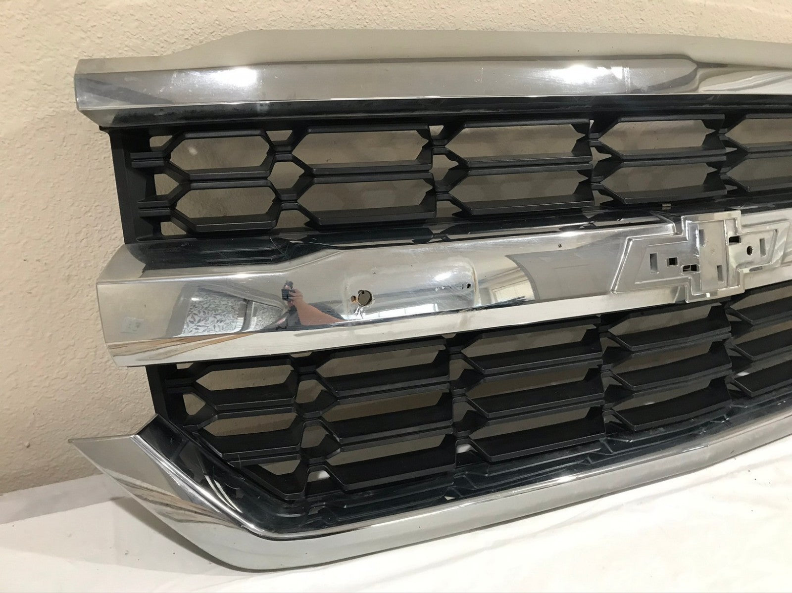 Grill Grille 2017-2019 Cadillac XT5 23383607 OEM