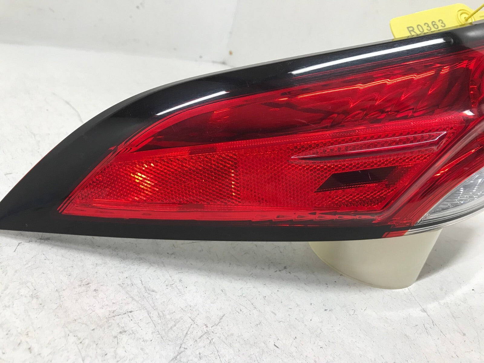 Tail light Damaged Driver LH Left 2020-2021 Toyota Corolla 8156112D10 OEM