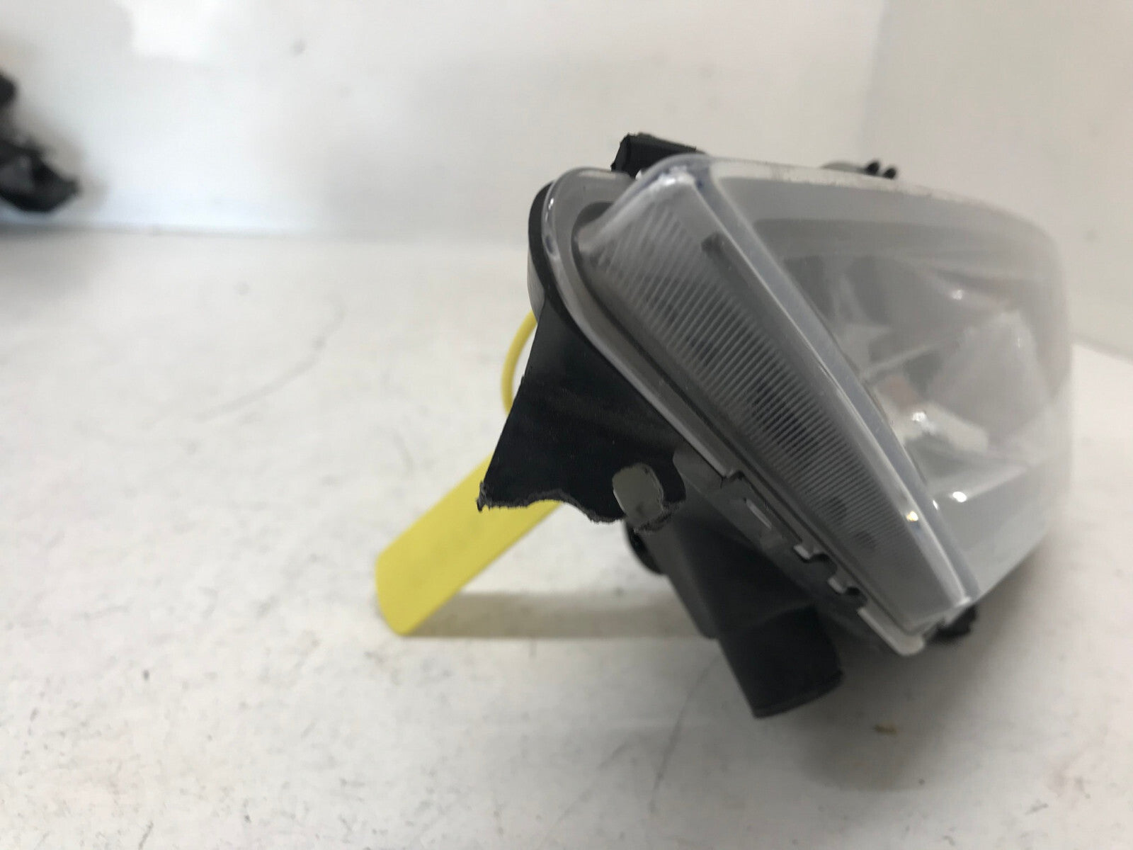 Fog light Damaged LED Left LH Driver Volvo XC90 2016 2017 2018 2019 31395865 OEM