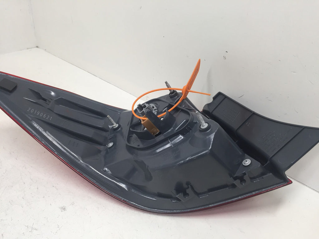 Tail light Damaged Lamp Outer Passenger RH Toyota Corolla Sedan 17-2019 CAPA