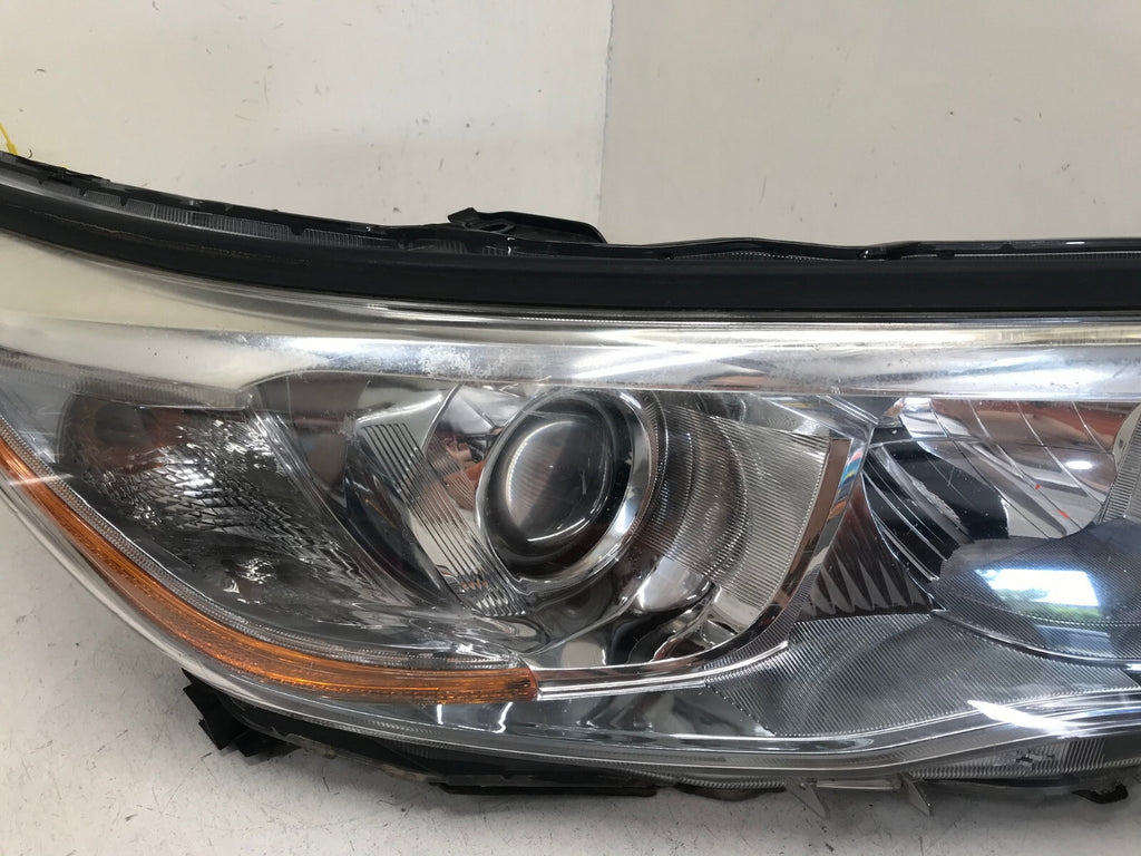 Headlight Damaged Passenger Right RH Toyota Highlander 2014-2016 811100E250 OEM