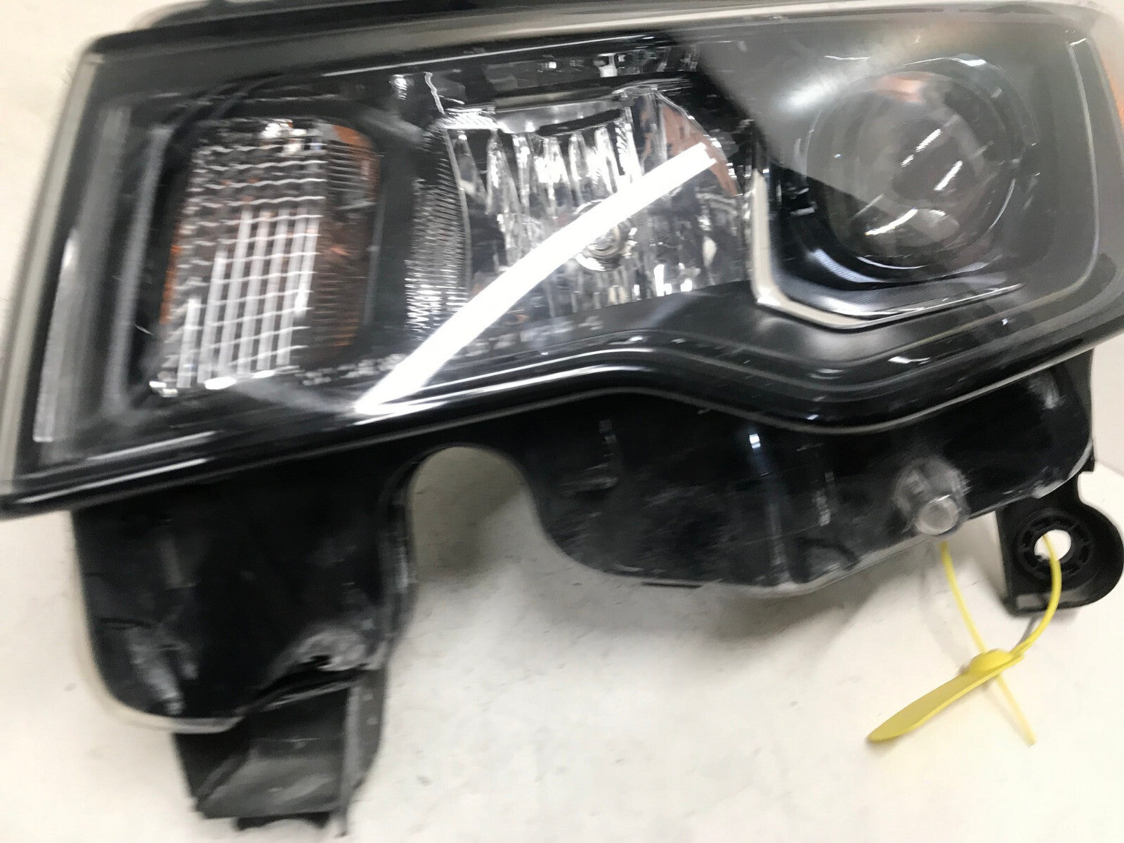 Halogen Headlight Damaged Driver LH Jeep Grand Cherokee 2017-2021 68266647AD OEM