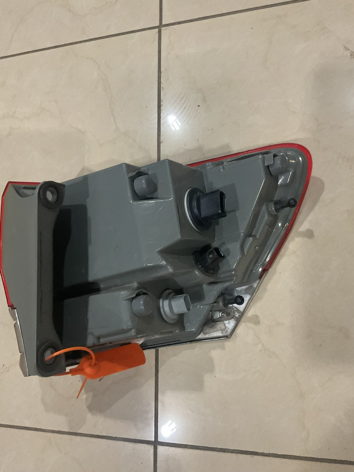Tail light Left LH Driver 2014-2018 Jeep Grand Cherokee p68110017ae OEM