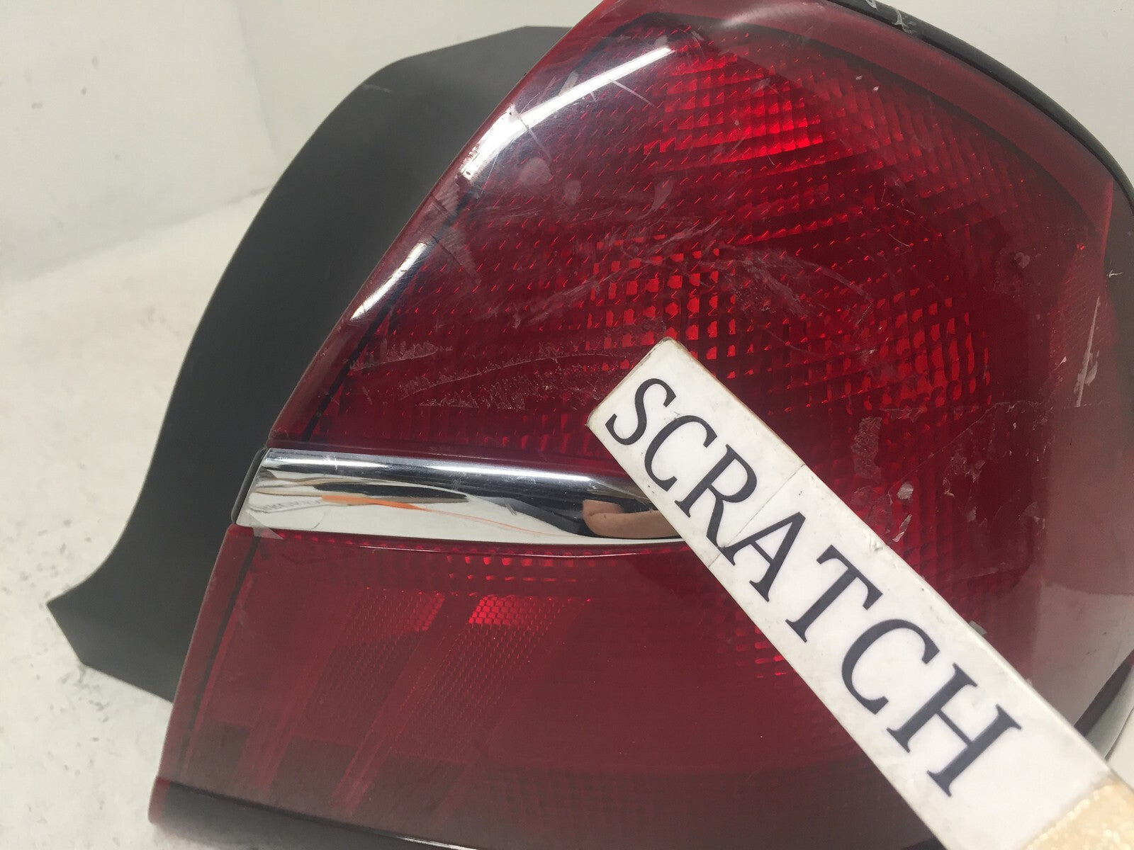 Tail light Damaged Lamp Right Passenger RH  Mercury Grand Marquis 1999-2002 OEM