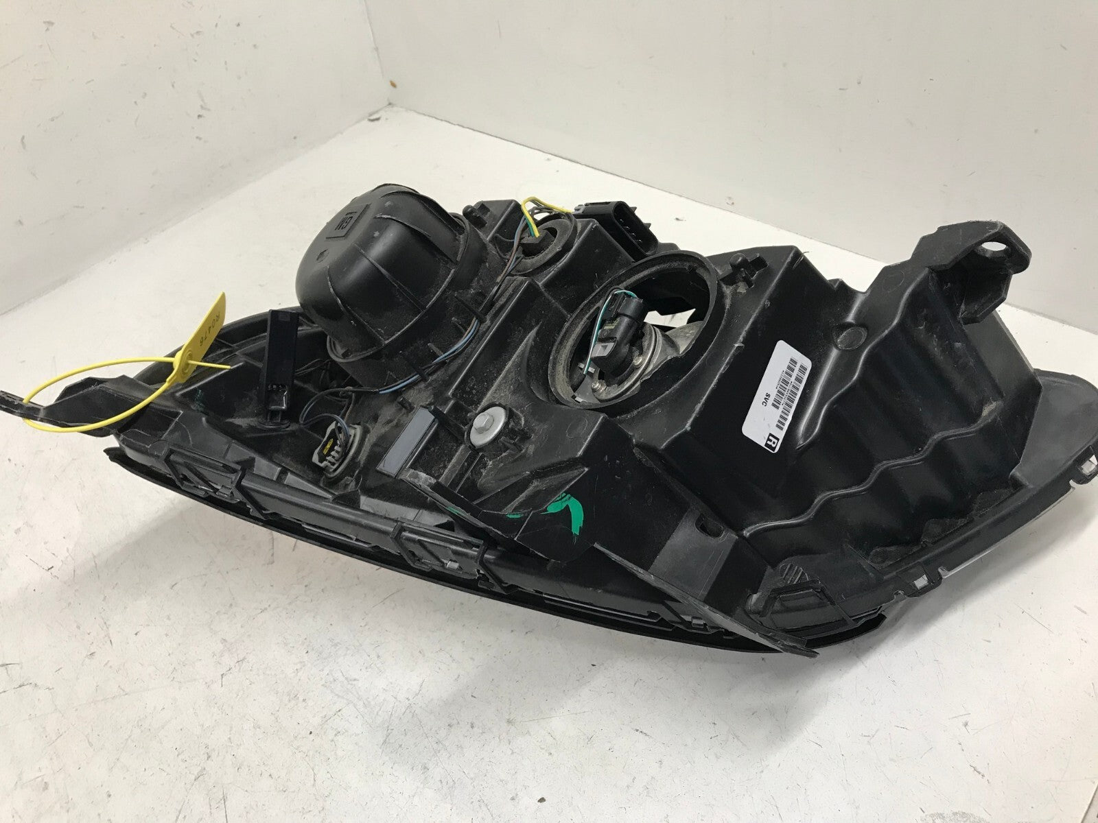 Headlight Damaged Passenger RH Right 10-15 Chevy Equinox LS/LT 20997473 OEM