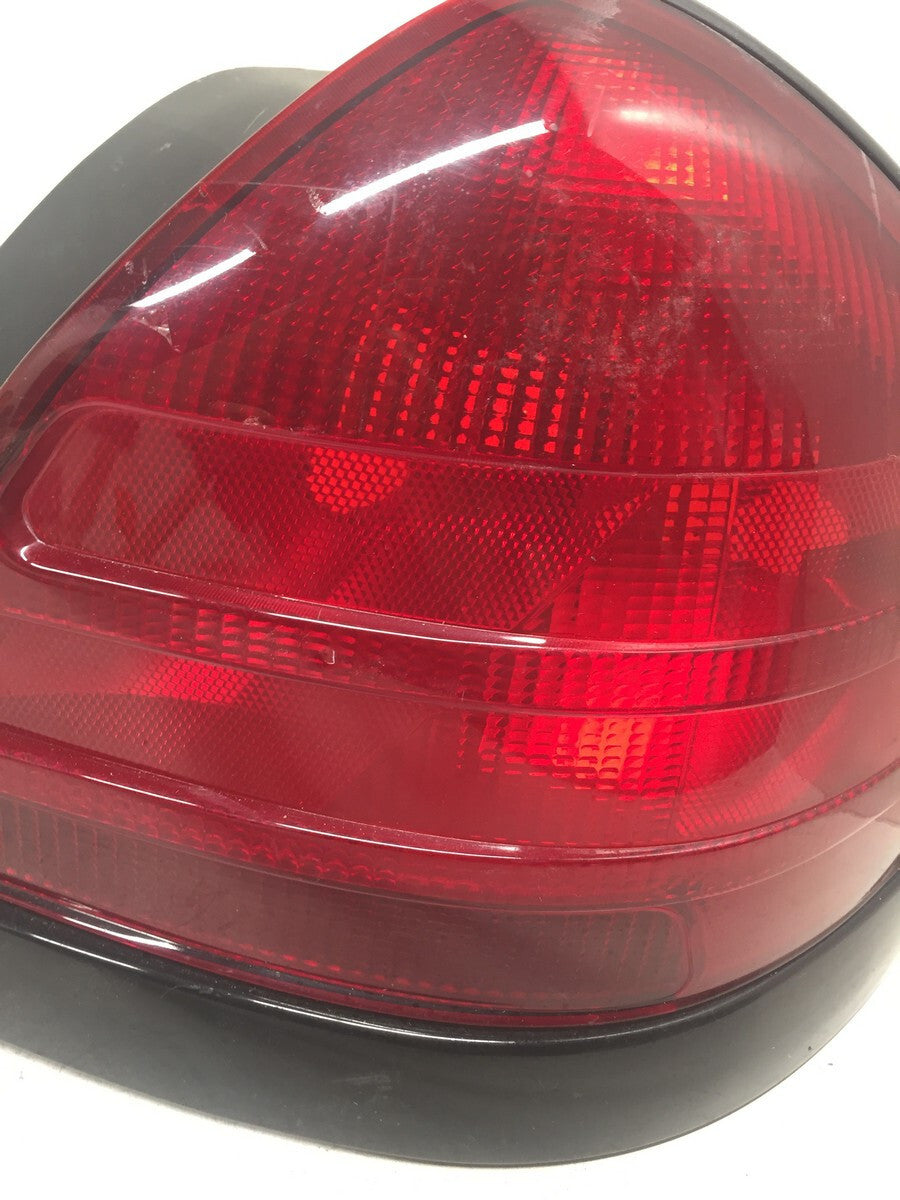 Tail light Damaged Lamp Right RH Ford Crown Victoria 04-2011 8W7Z-13405-A OEM