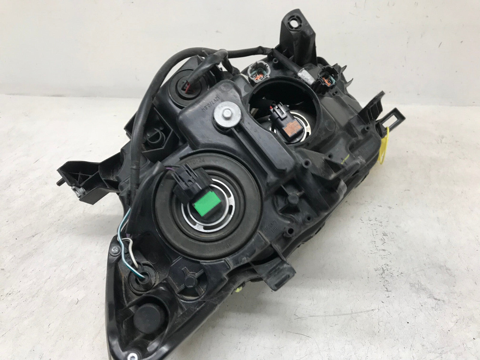 Headlight Damaged RH Right Nissan Rogue S SL SV Models 14-2016 260104BA2A OEM