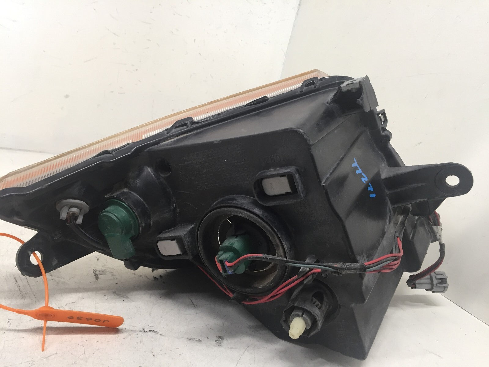 Headlight Damaged Right Passenger Nissan Sentra Sedan 2007-2009 26010-ET000 OEM
