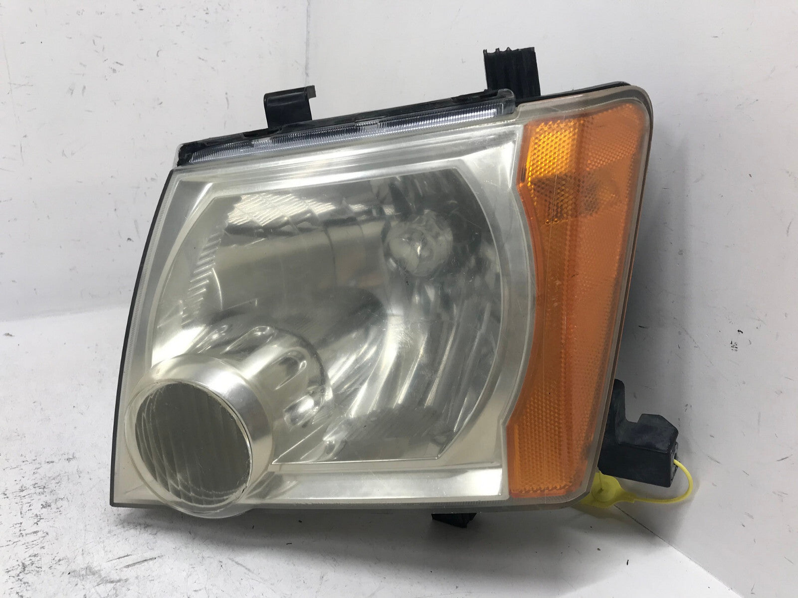 Headlight Damaged Left Driver LH Nissan Xterra 2005-2015 26060EA025 OEM