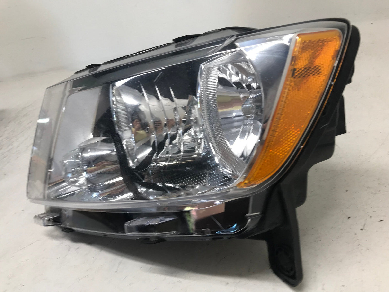 Halogen Headlight Damaged Driver LH Jeep Grand Cherokee 2011-2013 55079379AE OEM