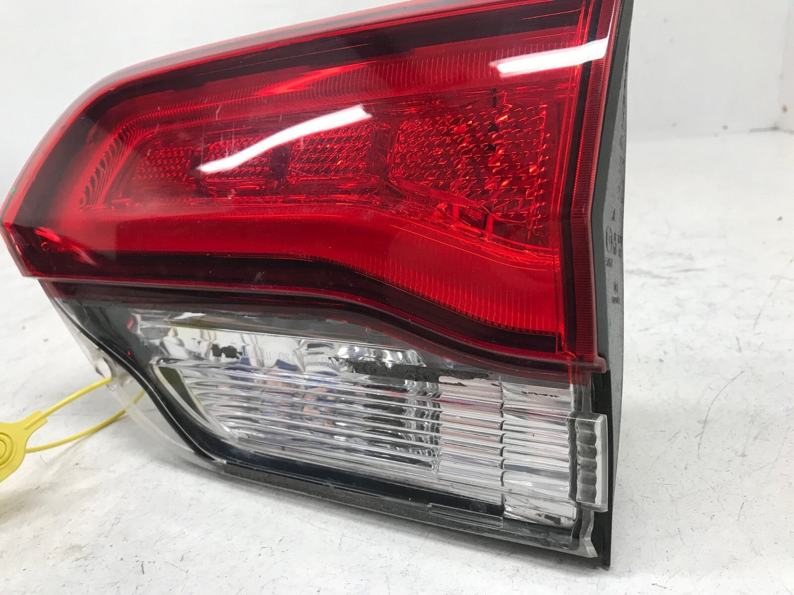 Tail light Damaged Passenger RH 14-21 Jeep Grand Cherokee SRT 68142944AF OEM