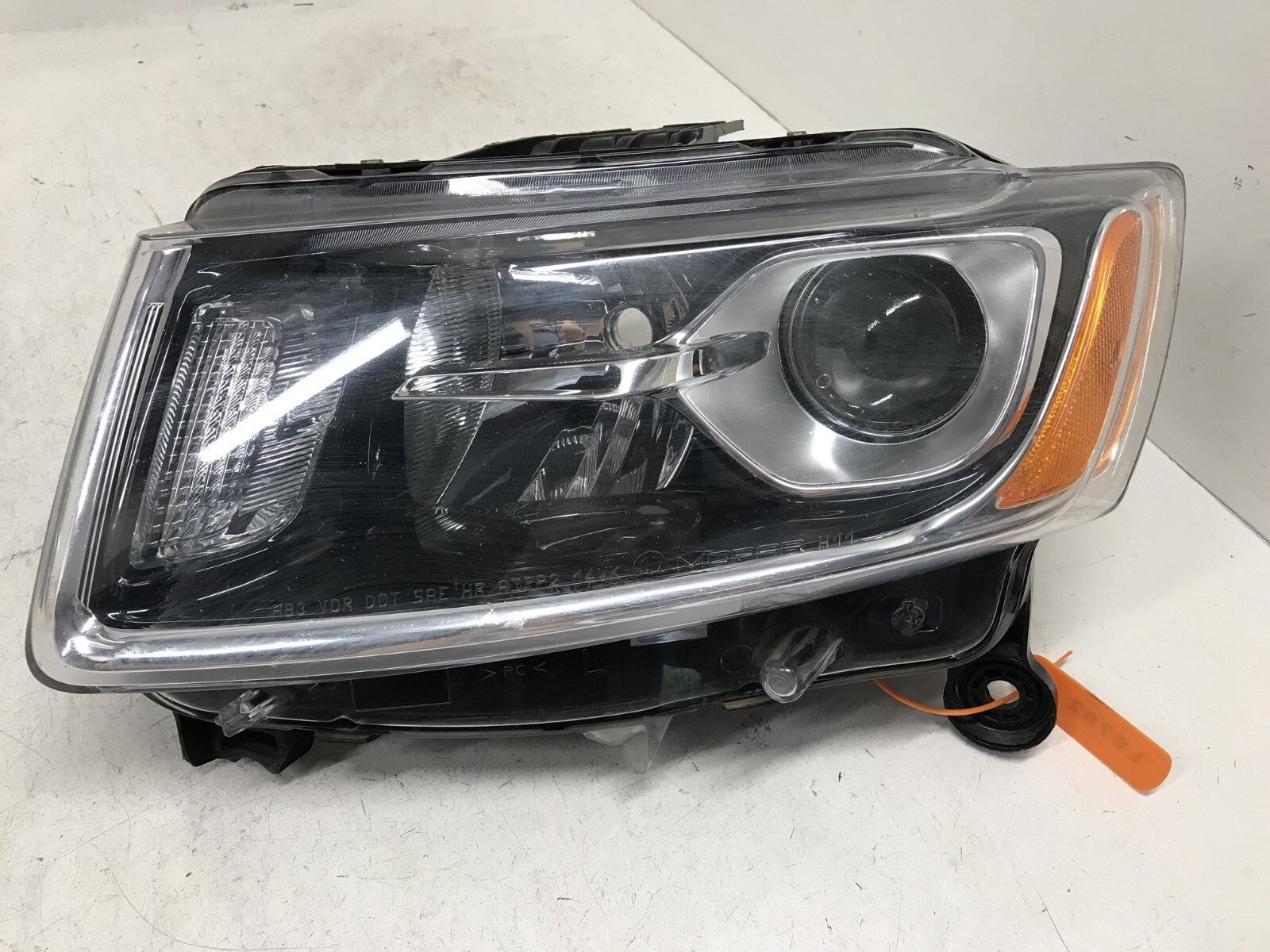 Halogen Headlight Damaged Driver LH Jeep Grand Cherokee 2014-2016 68110997AD OEM