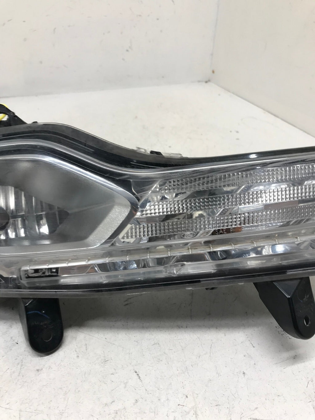 Fog light Damaged Passenger RH Right 2013-2016 Ford Escape CJ54-13B220-AG OEM