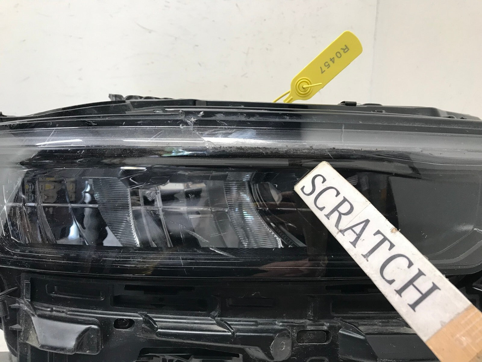Headlight Damaged Passenger RH Right 2022 Jeep Grand Cherokee 68376992AF OEM