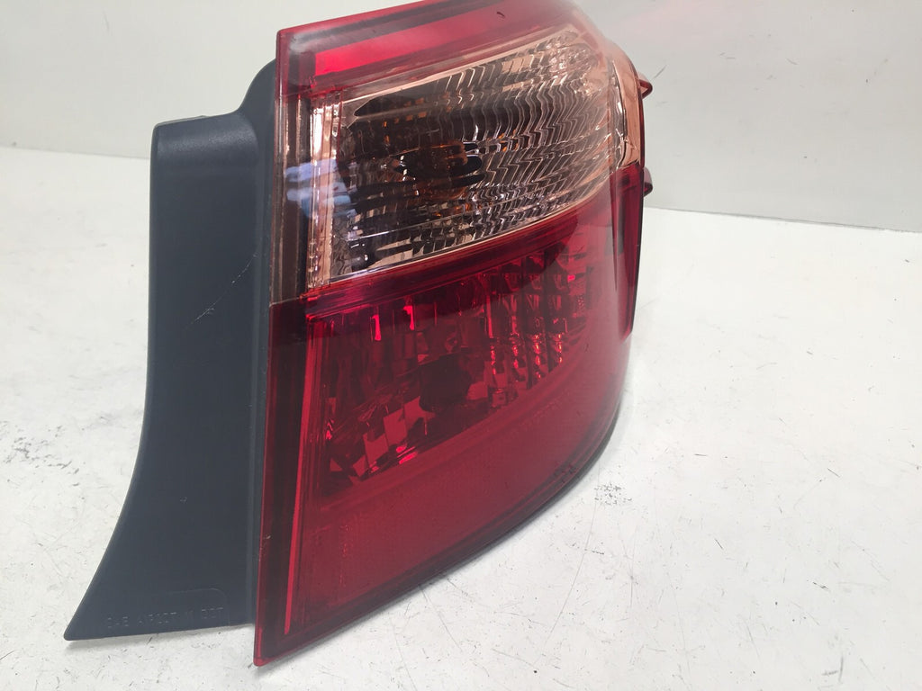 Tail light Damaged Lamp Outer Passenger RH Toyota Corolla Sedan 17-2019 CAPA