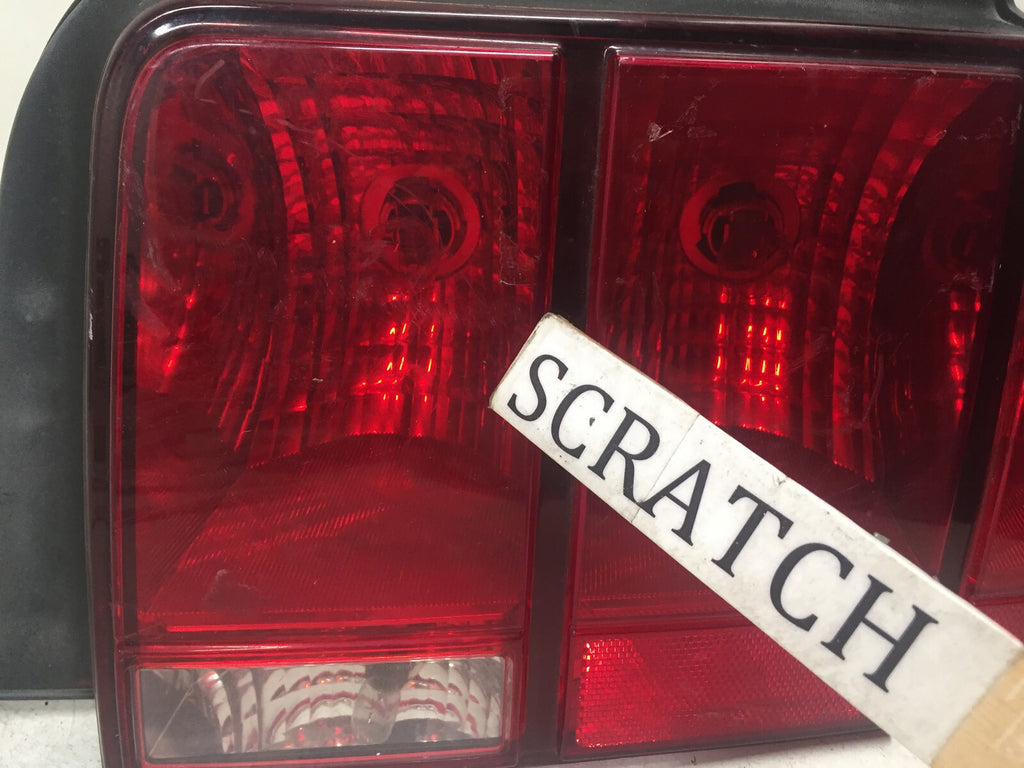 Tail light Damaged Lamp Right Passenger RH Ford Mustang 2005-2007 OEM