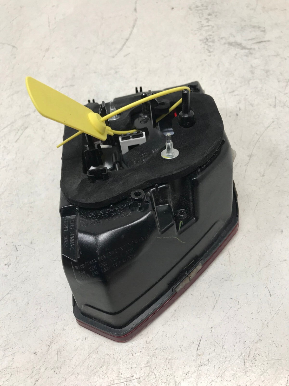 Tail light Damaged Passenger RH Right Volkswagen Atlas 2018-2019 3CN945308A OEM