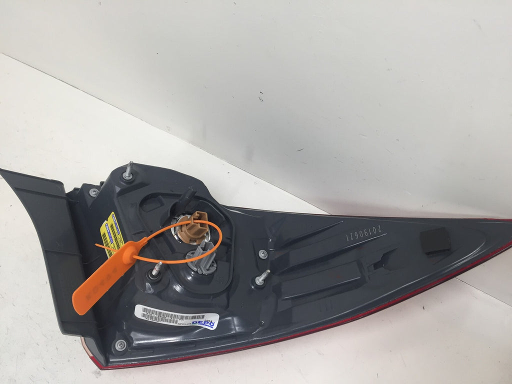 Tail light Damaged Lamp Outer Passenger RH Toyota Corolla Sedan 17-2019 CAPA