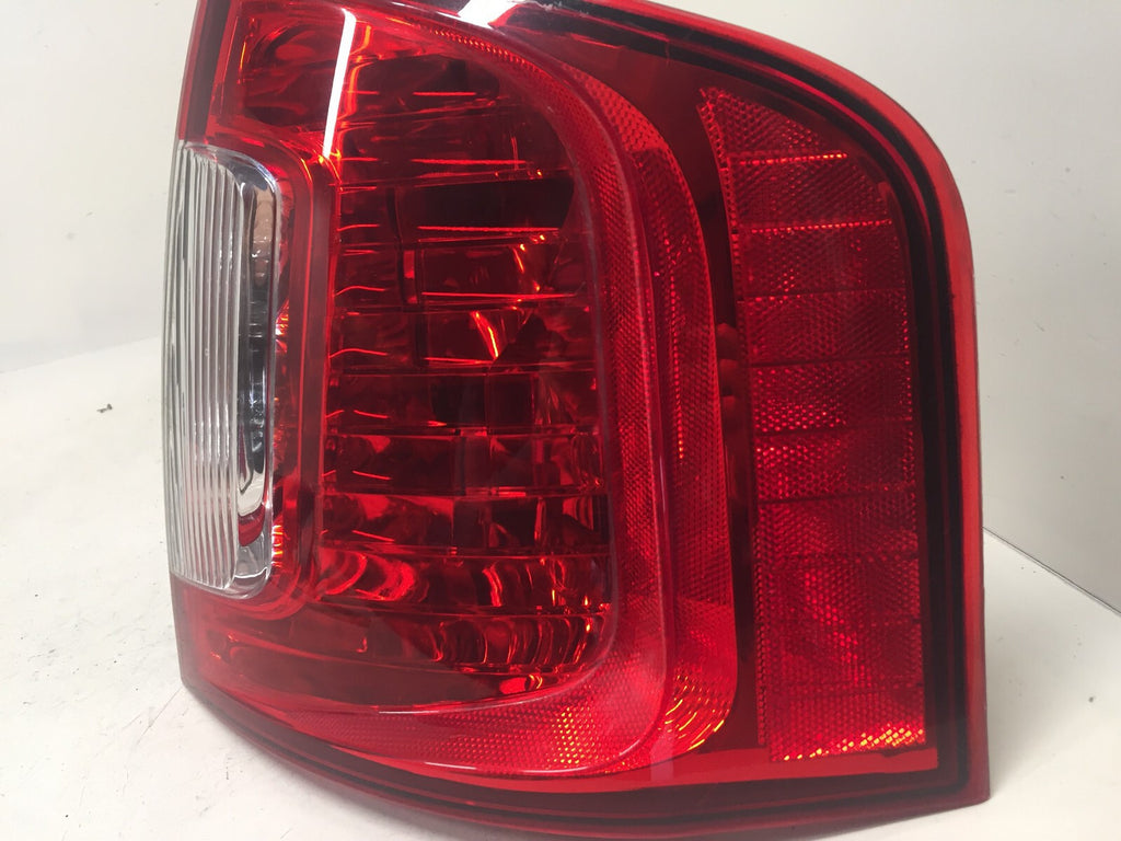 Halogen Tail light Damaged Passenger RH Ford Edge 2011-2014 BT43-13B504-AE OEM