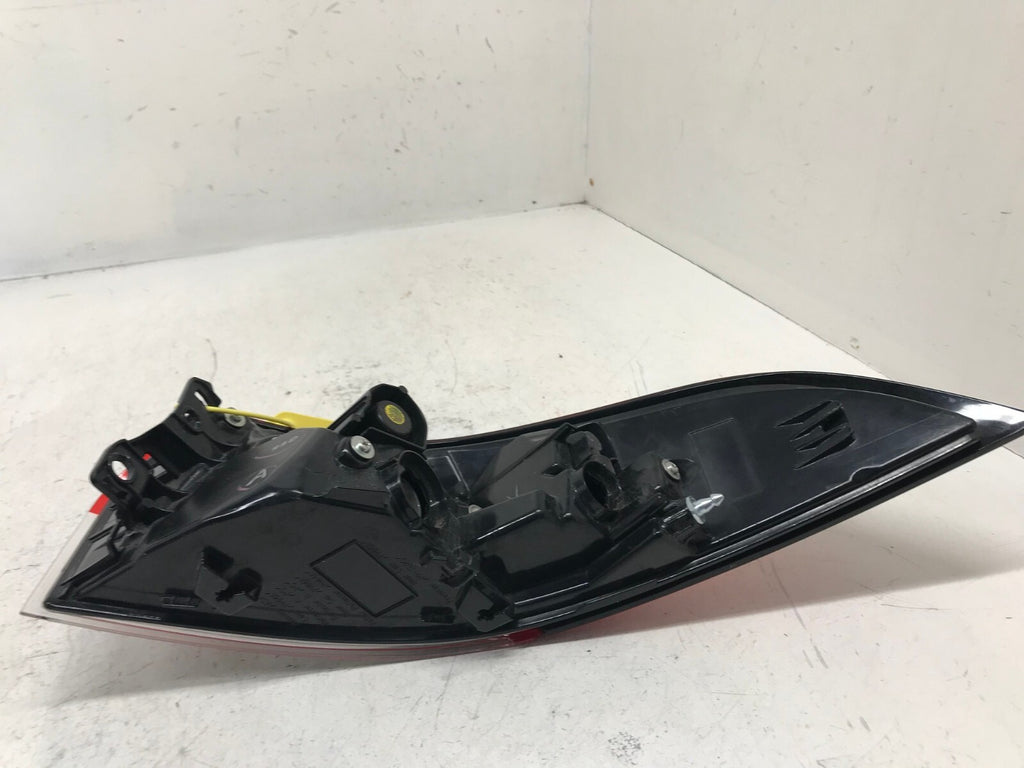 Tail light Damaged Driver LH Left 2020-2021 Toyota Corolla 8156112D10 OEM