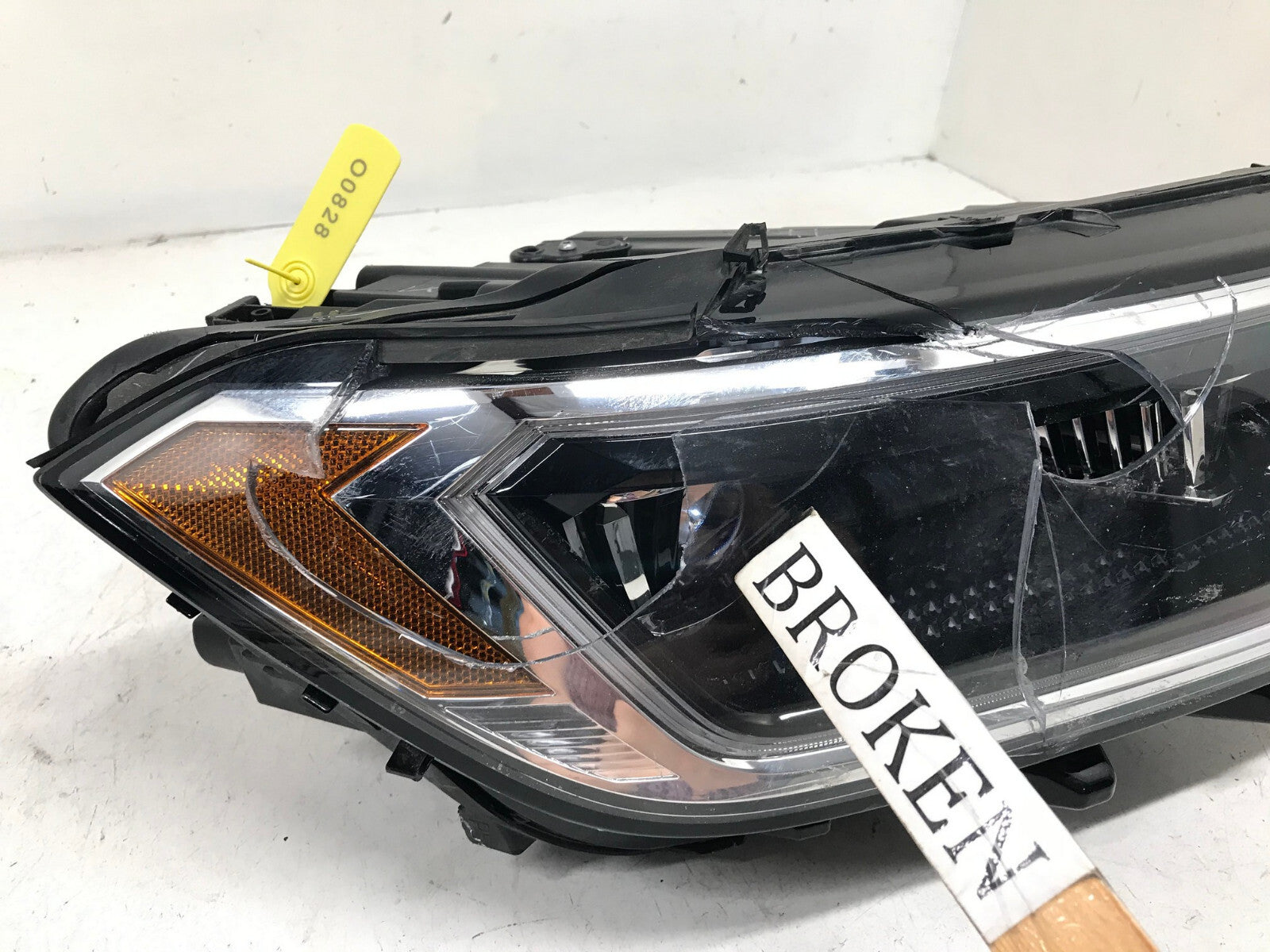 Headlight Damaged RH Volkswagen Jetta (For Parts Only) 2019-2021 17A941036F OEM