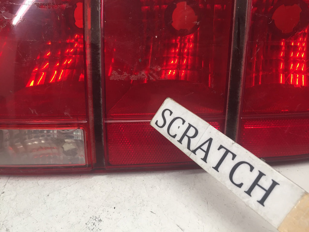 Tail light Damaged Lamp Right Passenger RH Ford Mustang 2005-2007 OEM2