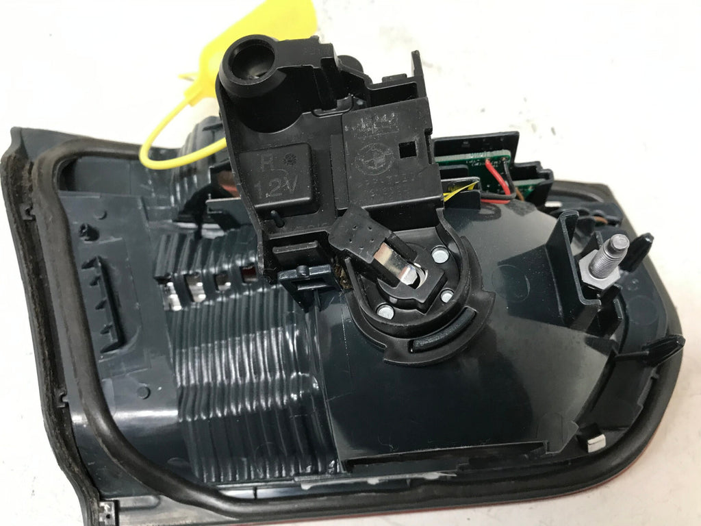 Tail light Damaged Right RH Passenger BMW 3 Series F30 2012-2015 7259915-10 OEM