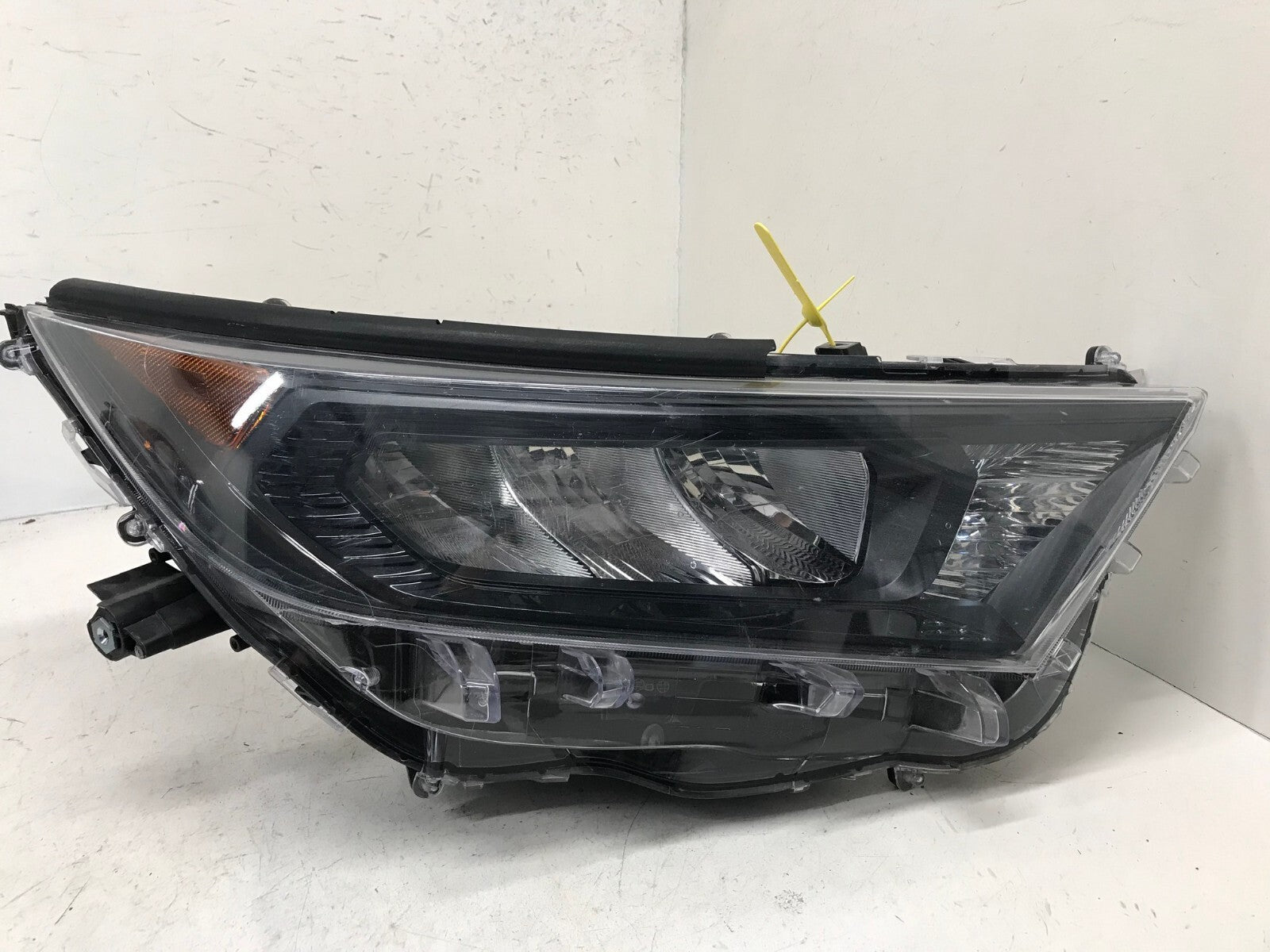 Headlight Damaged Passenger RH Right 2019 2020 2021 RAV4 81130-42812 OEM