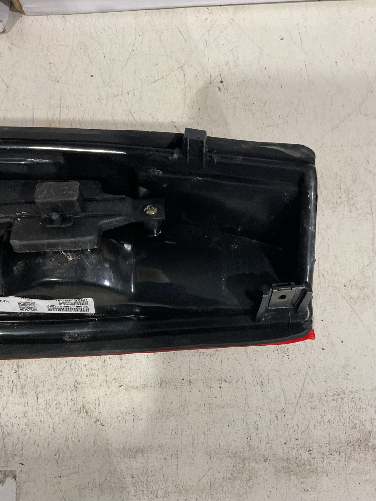 Tail light Damaged Passenger RH 1992-1999 Chevrolet GMC GM080-B000R-US56 OEM
