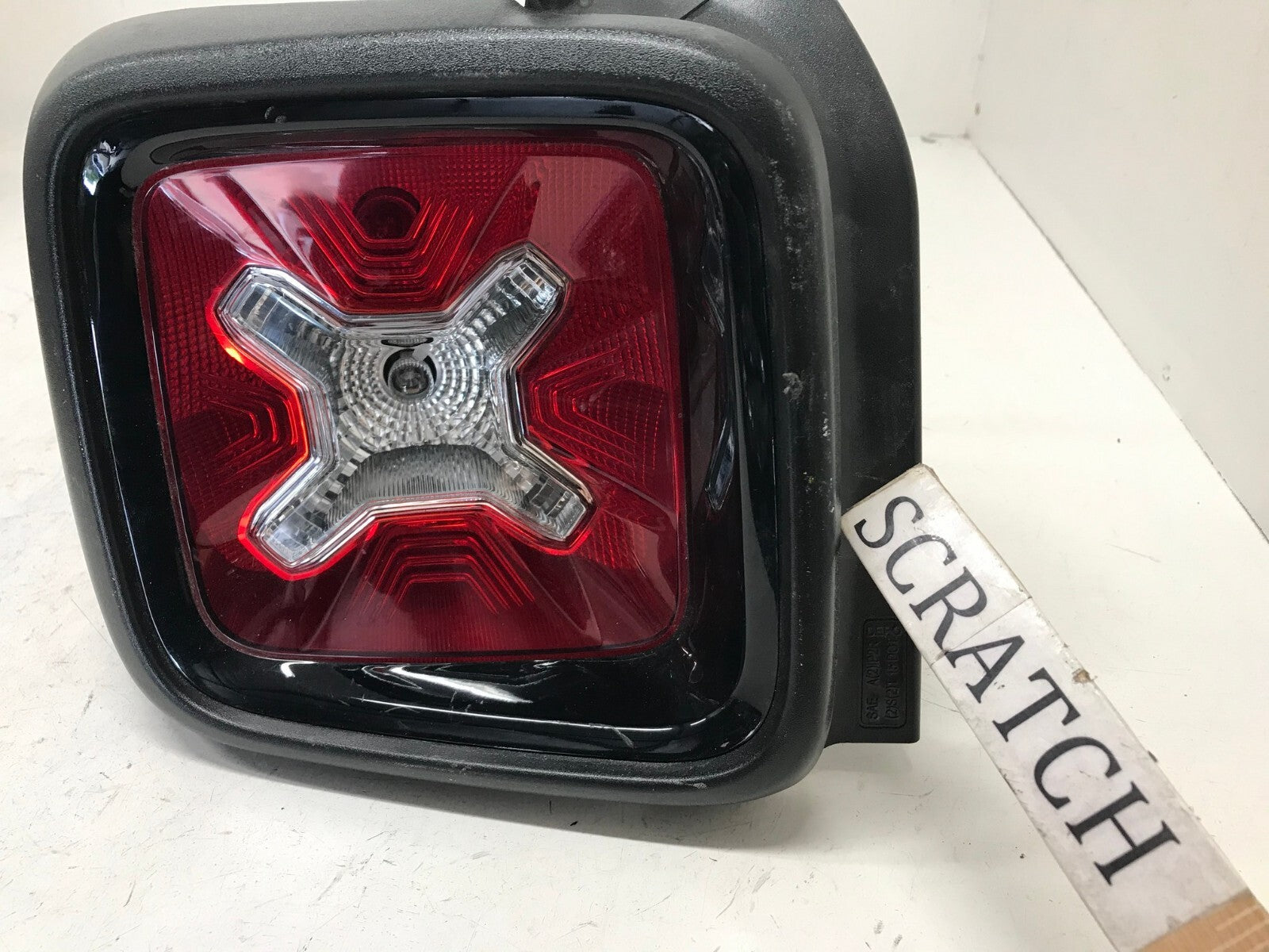 Tail light Damaged Driver LH Left 2015-2023 Jeep Renegade CAPA