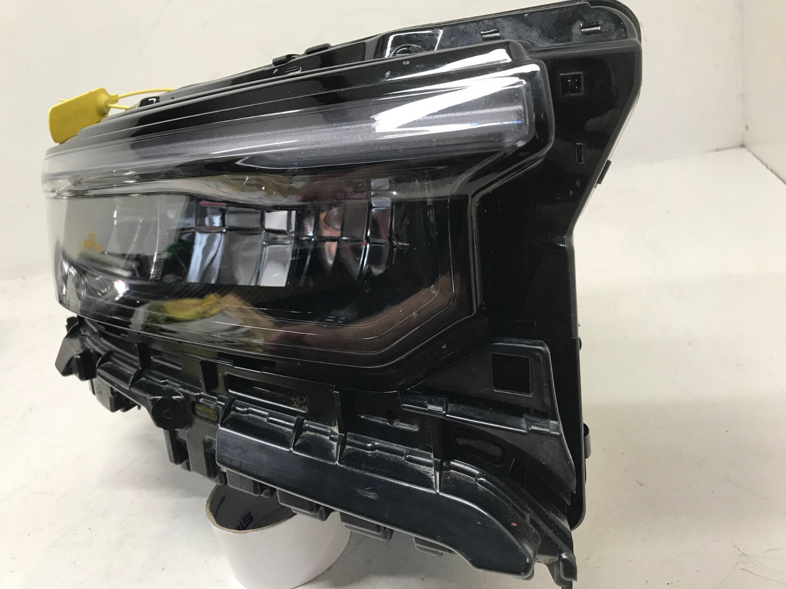 Headlight Damaged RH Passenger 2021 2022 Jeep Grand Cherokee 68584656AC OEM