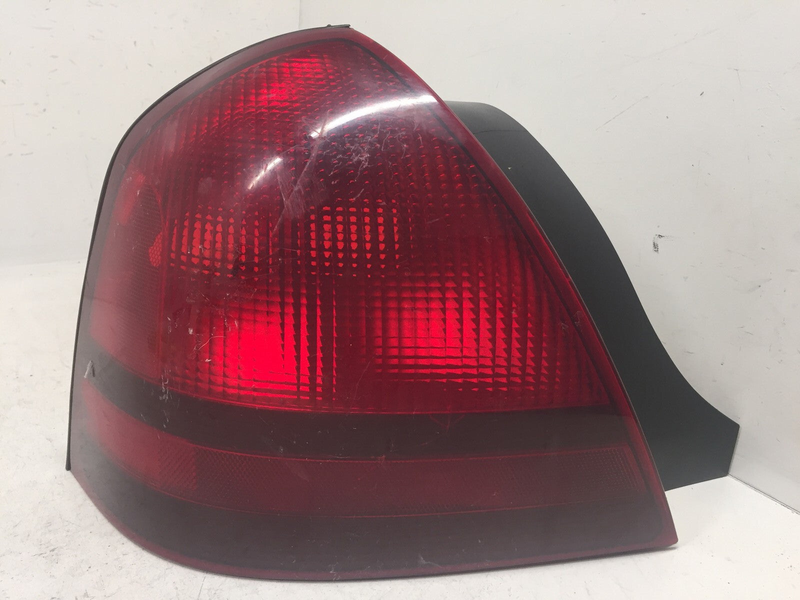 Tail light Damaged Lamp Left Driver Side LH Mercury Grand Marquis 2003-2011 OEM
