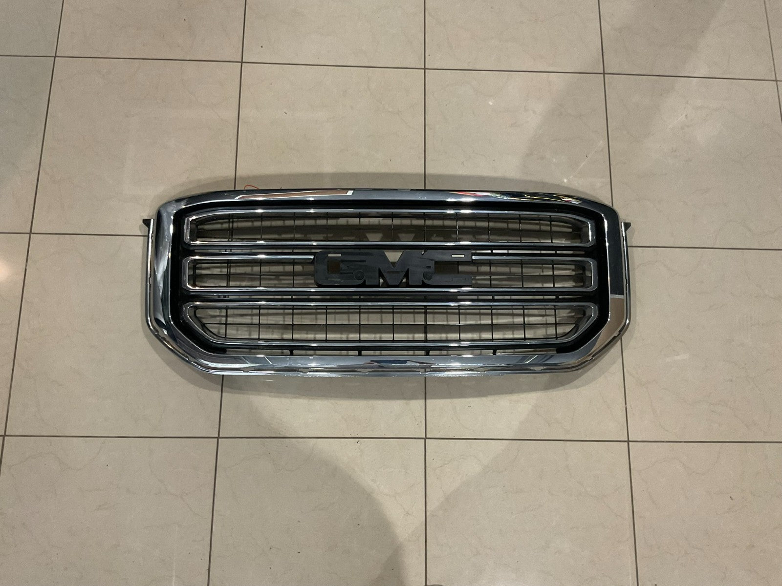 Grille Grill Silver 2015-2019 GMC Yukon 8411963 OEM
