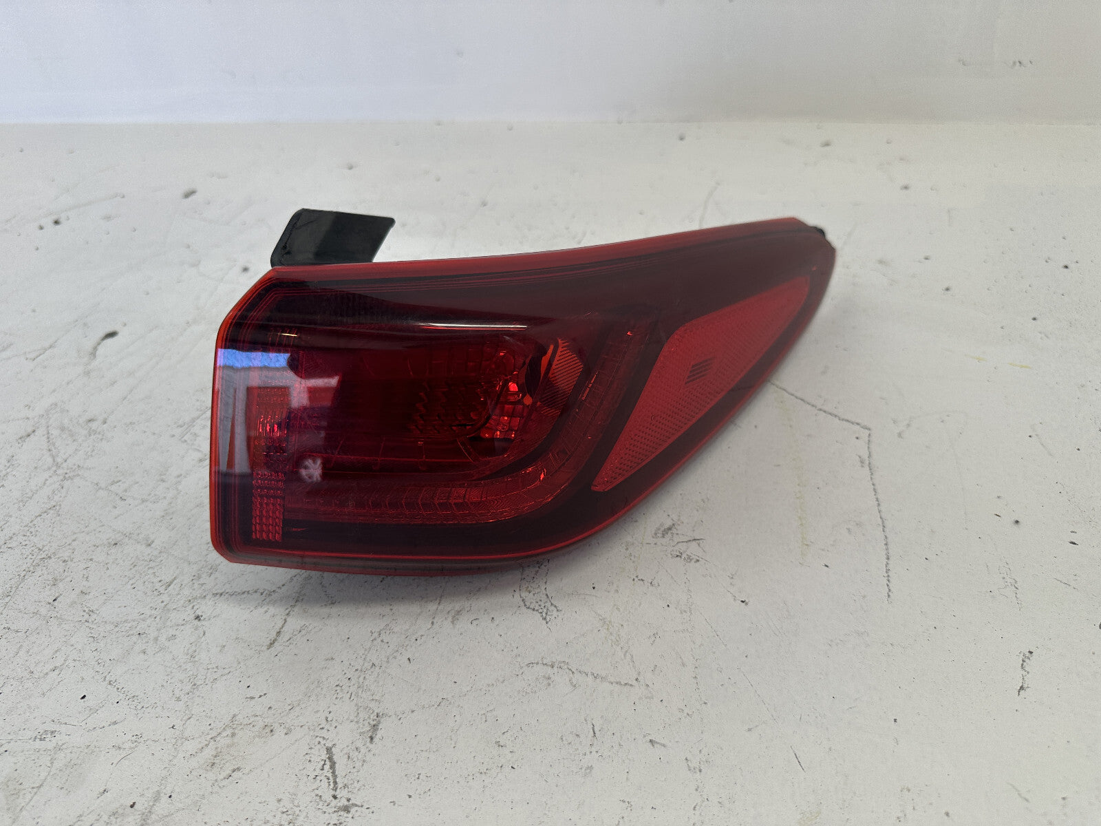 Tail light Damaged Right Passenger RH Hyundai Kona 2018-2023 92402-J9000 OEM