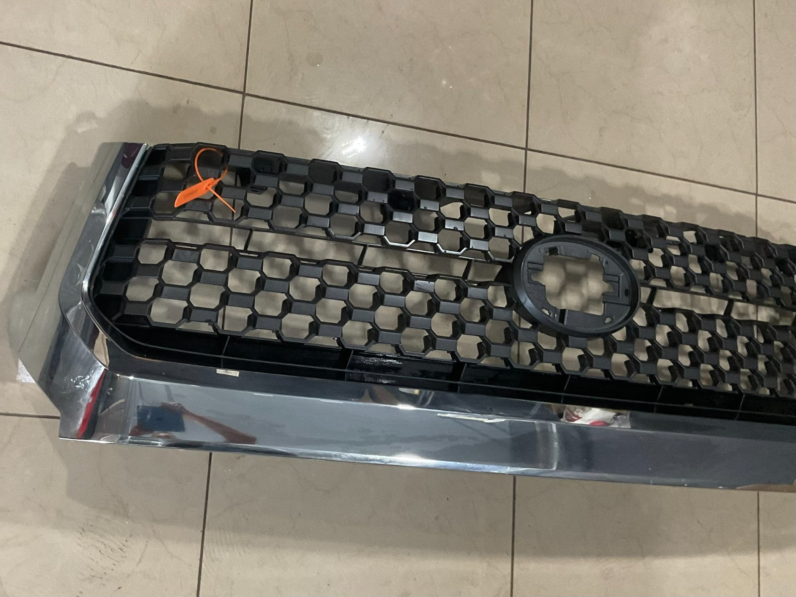 Grill Grille Black/Silver 2018 2019 2020 Toyota Tundra SR5 53285+0c010 OEM