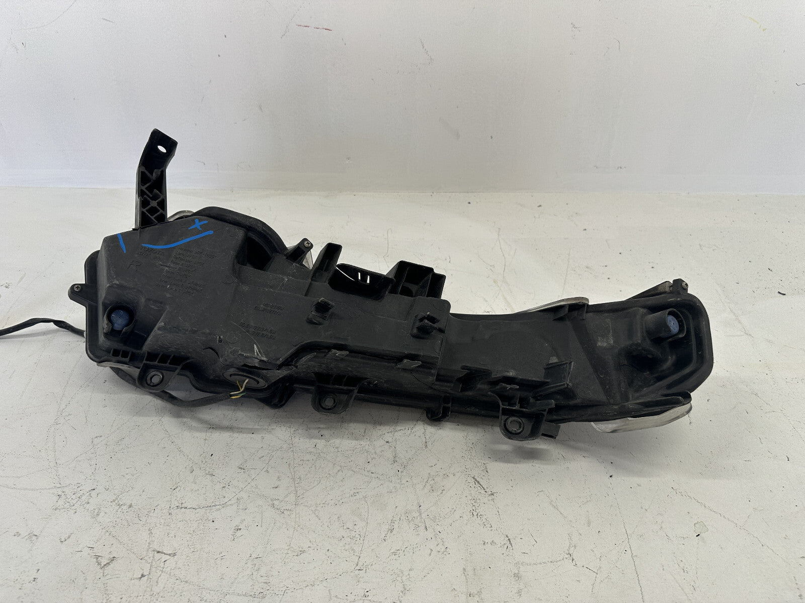 Fog light Damaged Right Passenger RH 2015 - 2019 Lexus NX 81610-78050 OEM