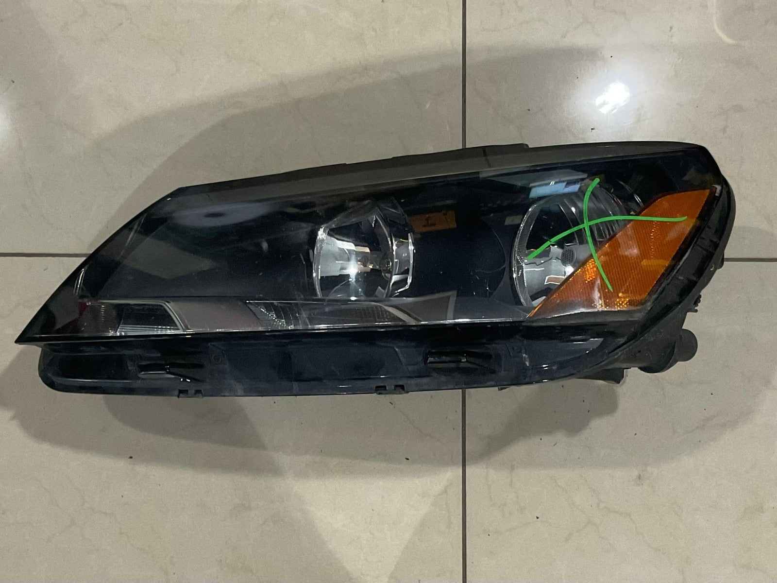 Headlight Left LH Driver 13-16 Volkswagen VW Passat 561+941+005+D OEM