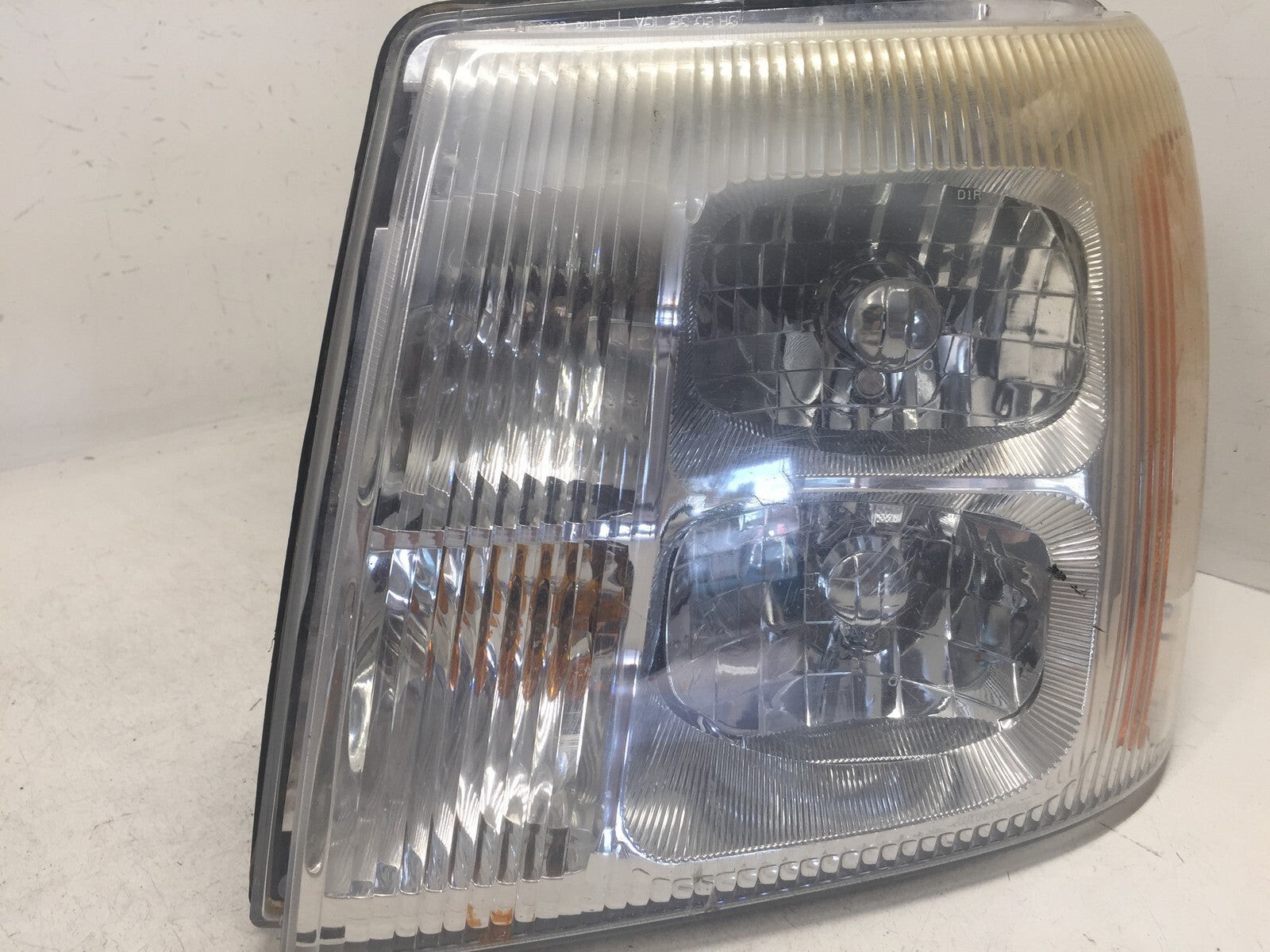 Headlight Damaged Driver Left LH Cadillac Escalade EXT 2003-2006 21995477 OEM