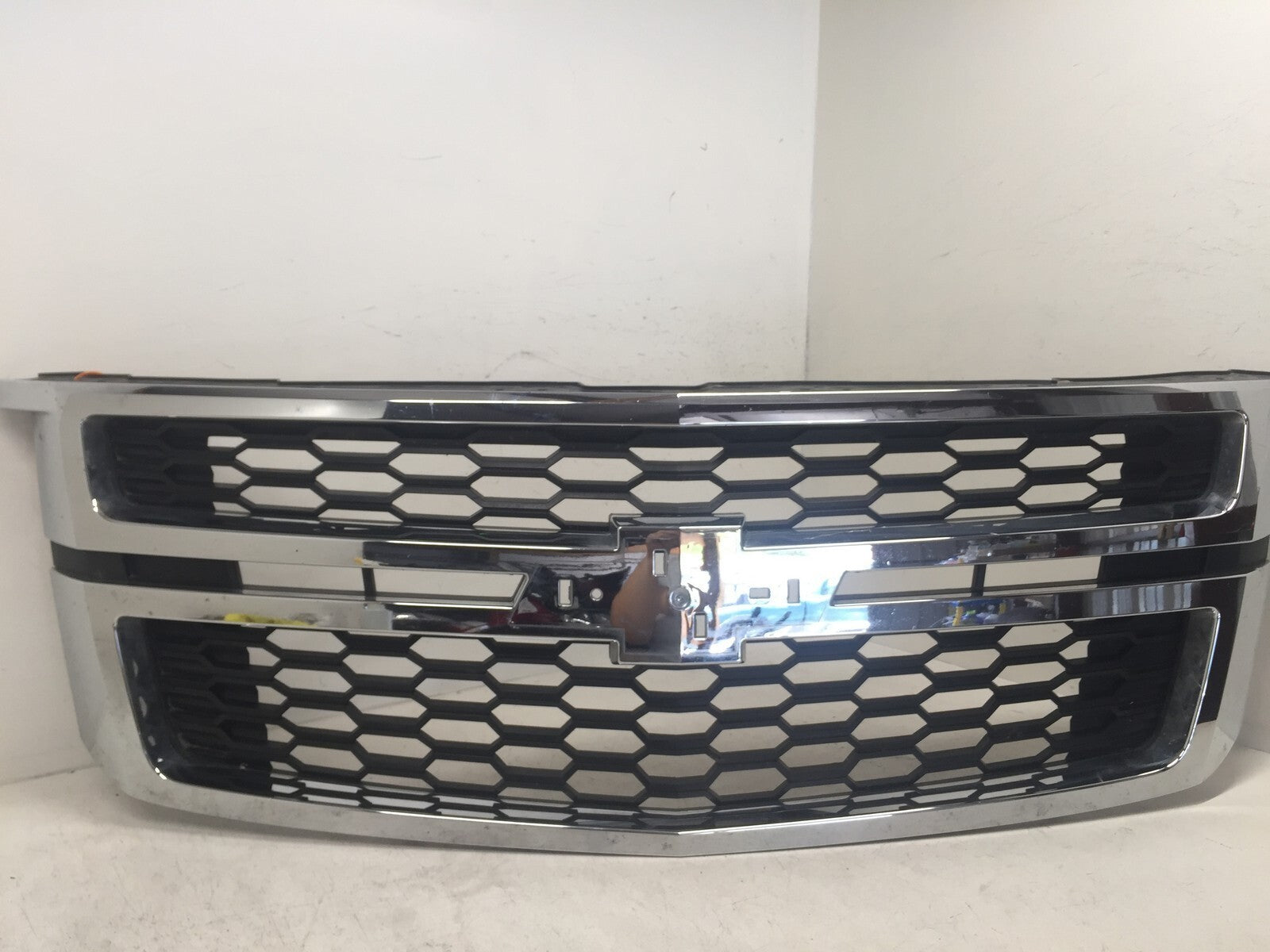 Grille Grill Chevy Suburban Tahoe 2015-2020 23440914 OEM