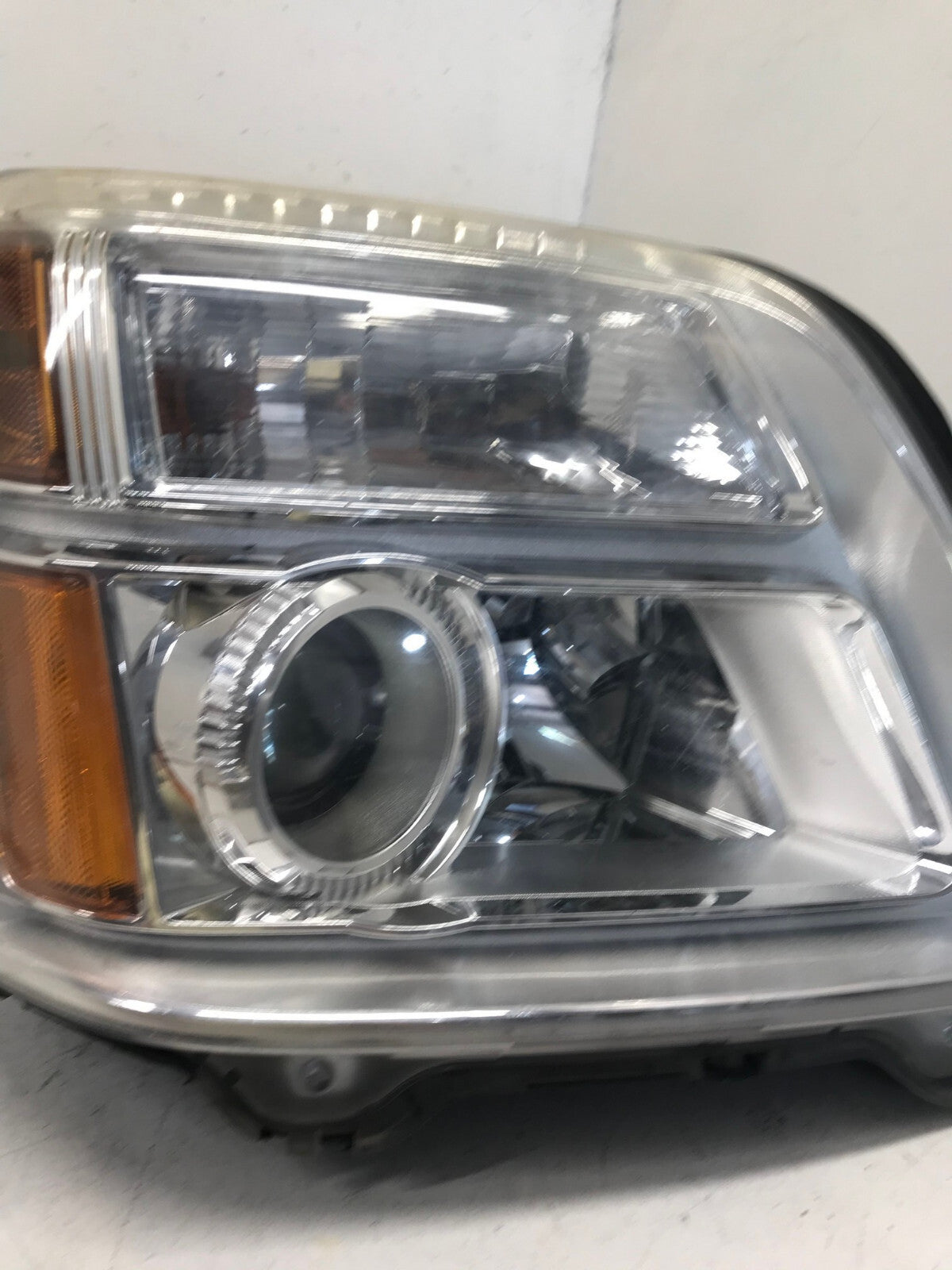 Headlight Damaged Left Driver LH GMC Terrain SL/SLT/SLE 2010-2015 23319180 OEM