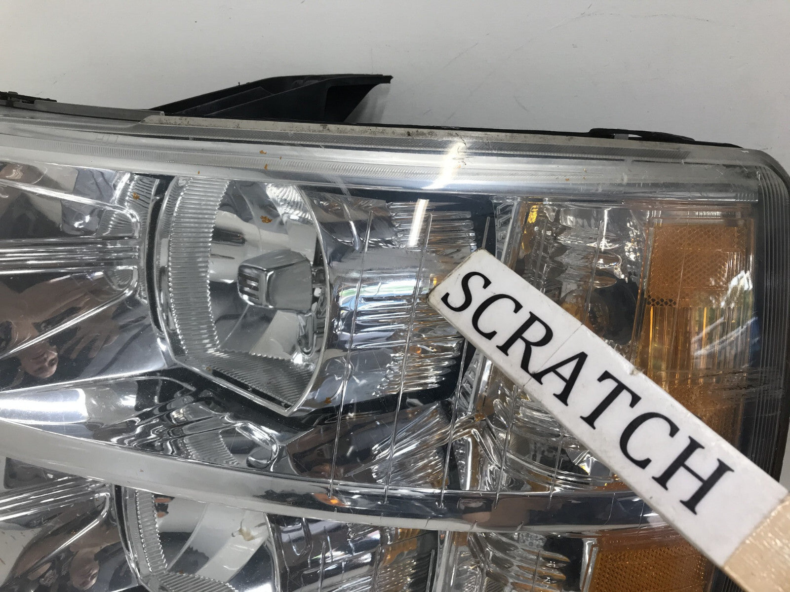 Headlight Damaged Driver LH Chevy Silverado 1500 2500 3500 07-2013 25962804 OEM