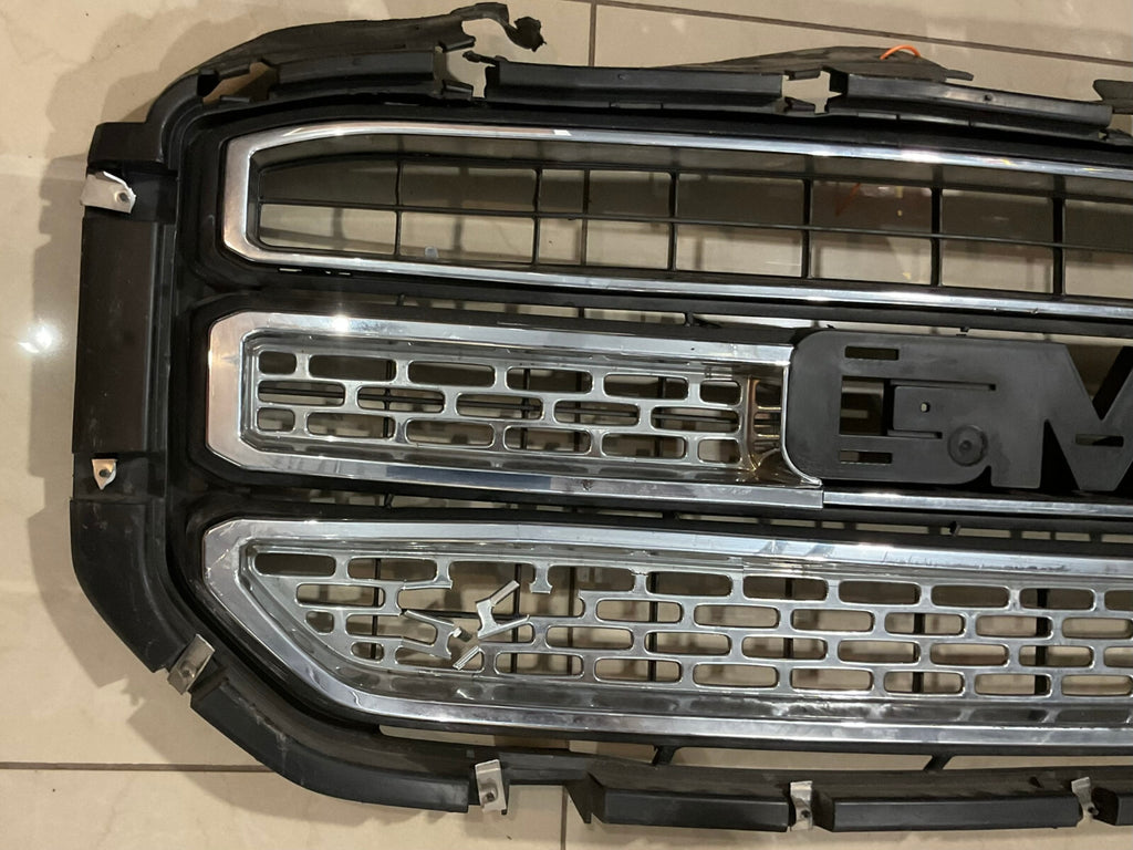 Grille Grill Black & Silver 2015-2018 GMC Yukon 84119634 OEM