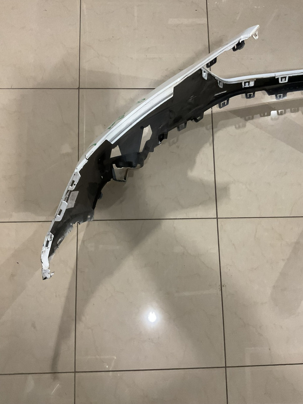 Front Bumper Cover White 2018-2021 Chevrolet Traverse 23234804 OEM