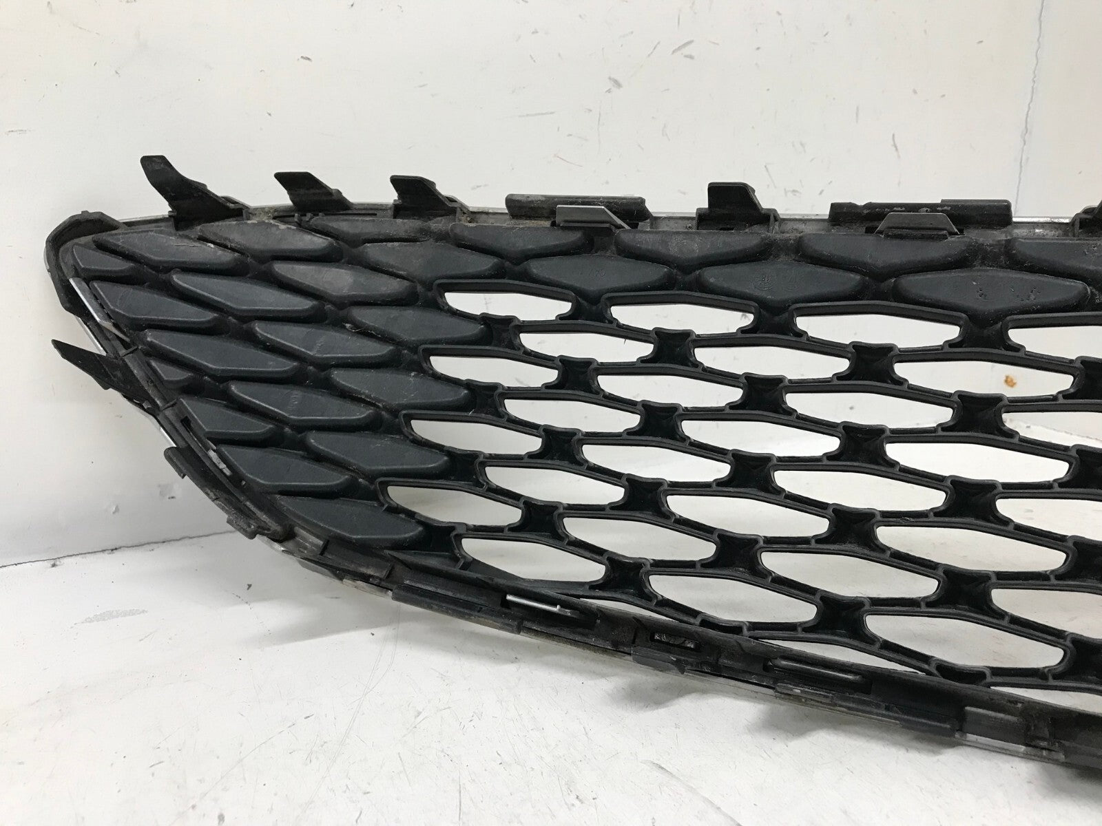 Grill Grille 2015 2016 2017 2018 Ford Focus F1EB-8200-BAW OEM