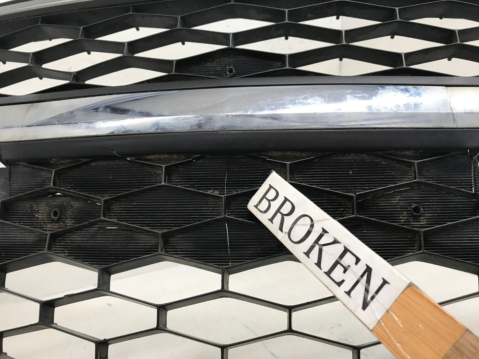 Grille Grill 10-12 Mazda CX9 CX-9 TE69-501T1 OEM