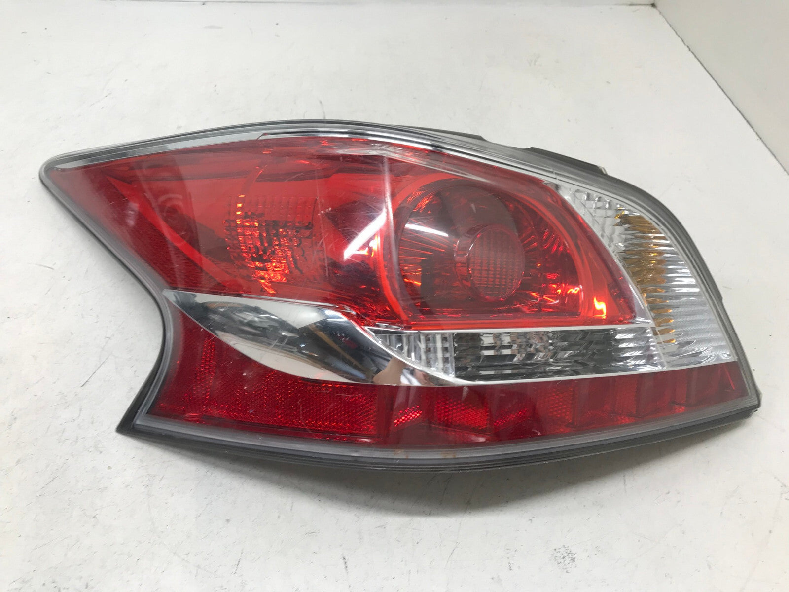 Tail light Damaged LH Driver 14-2015 Nissan Altima Standard Type 265559HM0A OEM