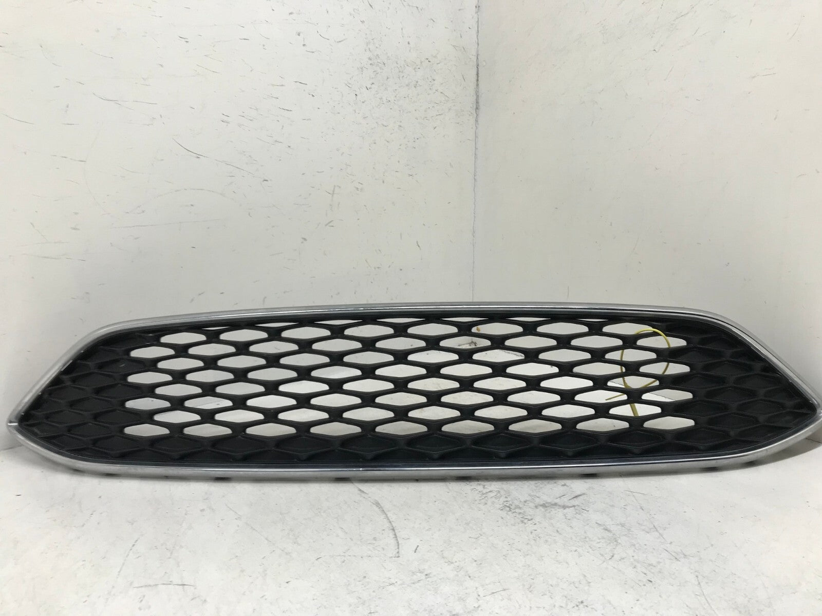 Grill Grille 2015 2016 2017 2018 Ford Focus F1EB-8200-BAW OEM