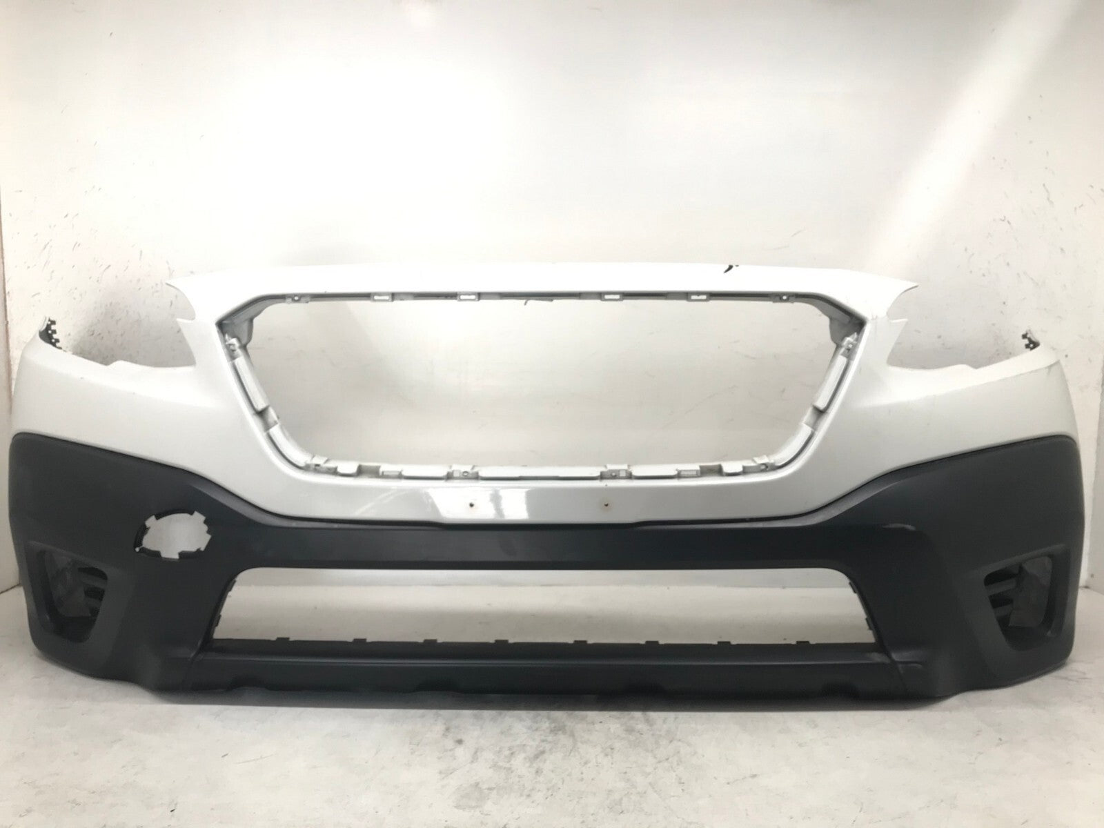 Front Bumper Cover White Subaru Outback 2020-2021 57704AN01A OEM